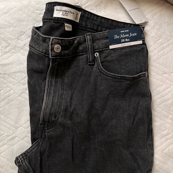 New Abercrombie and Fitch Womens Jeans with tags - Picture 2 of 3